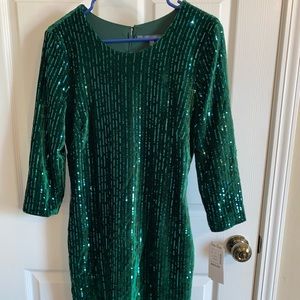 Julia Jordan: Sparkly Green Dress
